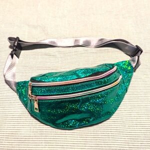 🌼5 For $30🌼Green fanny pack